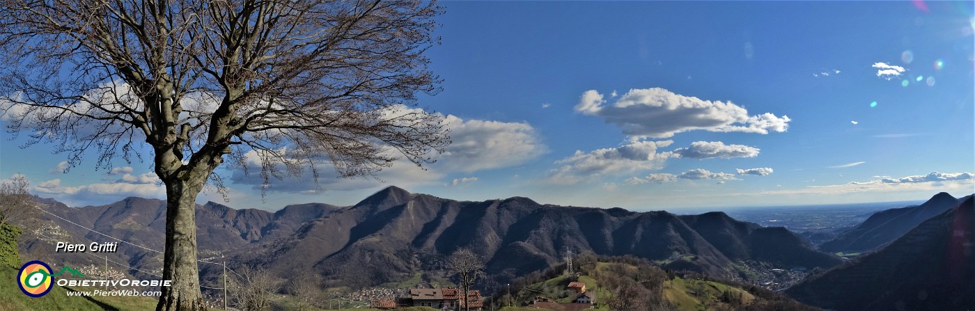 90 Dai prati di Zergnone (852 m) bella vista sulla conca di Zogno.jpg